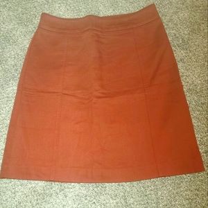 ANN TAYLOR size 6 fall skirt. Falls right above the knee. Beautiful fall color.